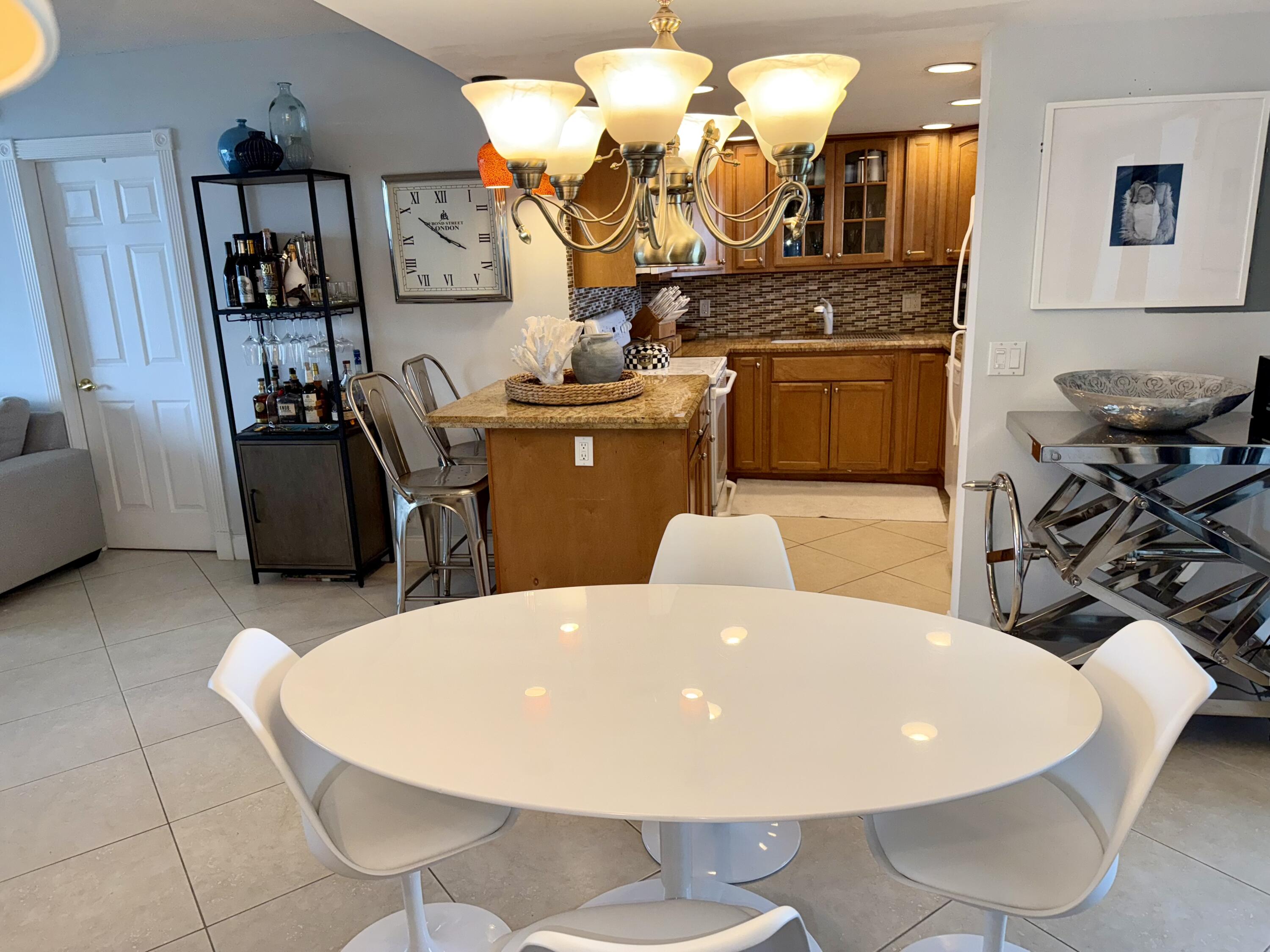 336 Golfview Road, Unit 718 North Palm Beach, FL 33408 - Photo 7 of 24 Dining