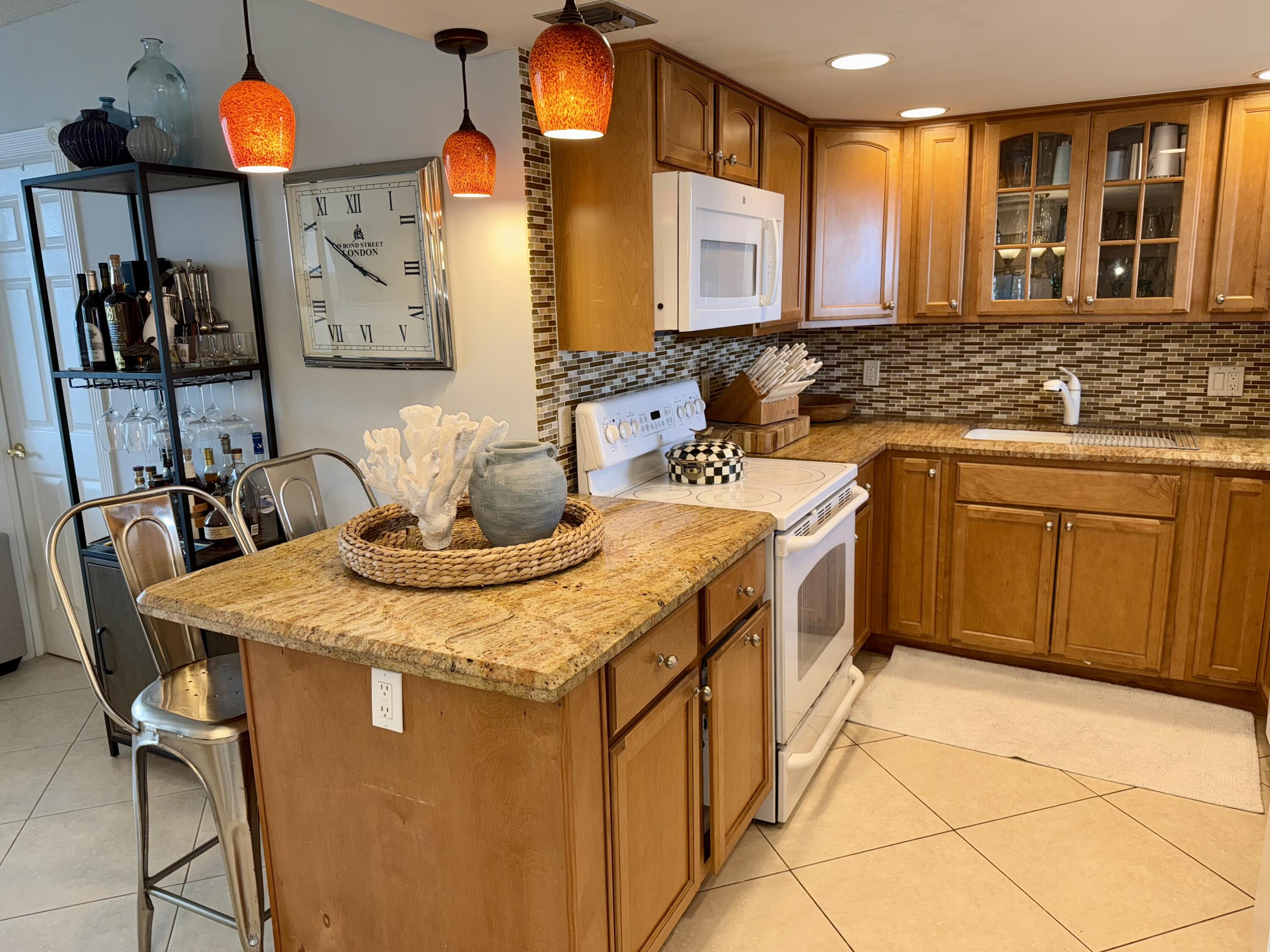 336 Golfview Road, Unit 718 North Palm Beach, FL 33408 - Photo 8 of 24 Kitchen