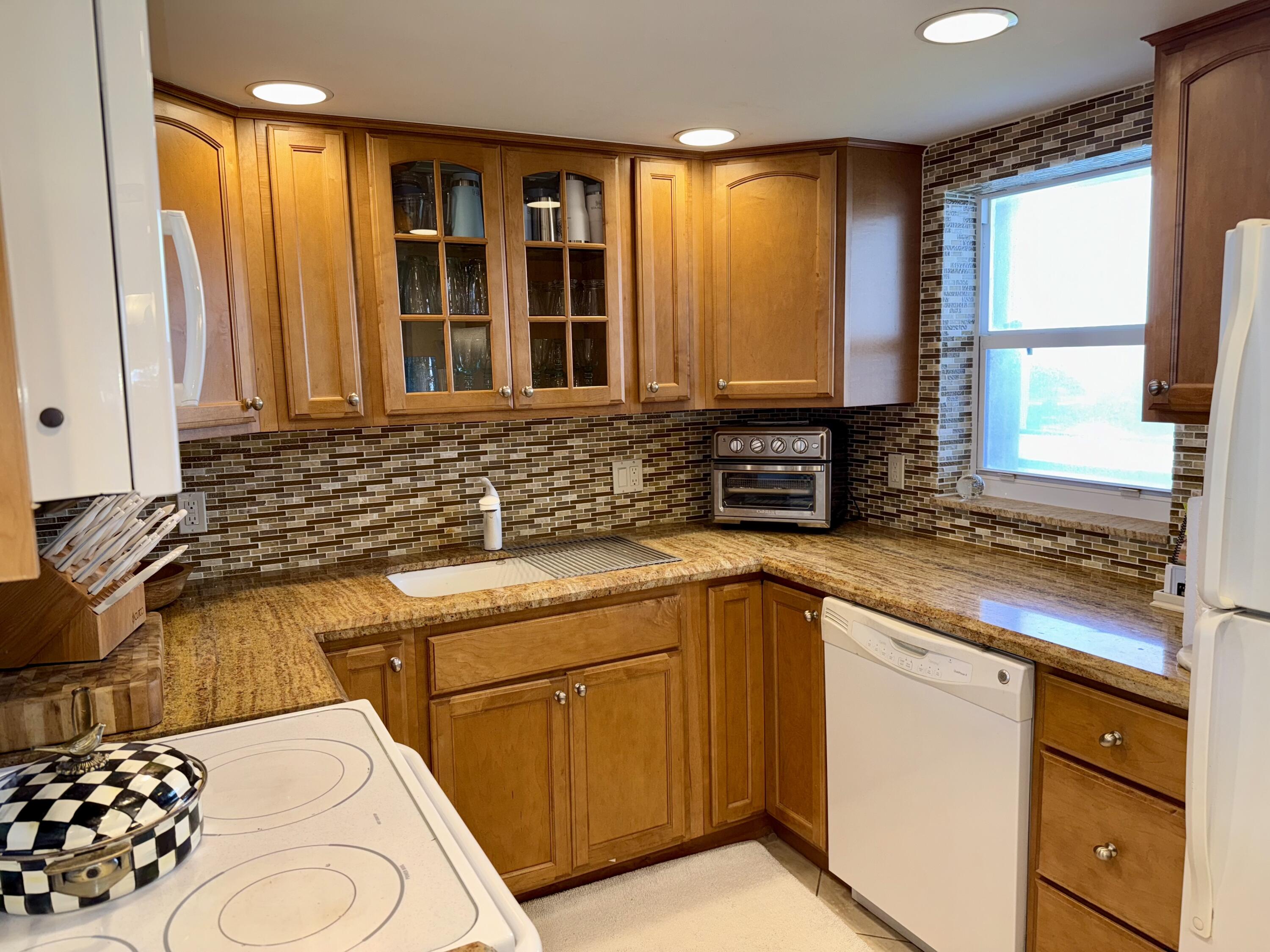 336 Golfview Road, Unit 718 North Palm Beach, FL 33408 - Photo 9 of 24 IMG_3574