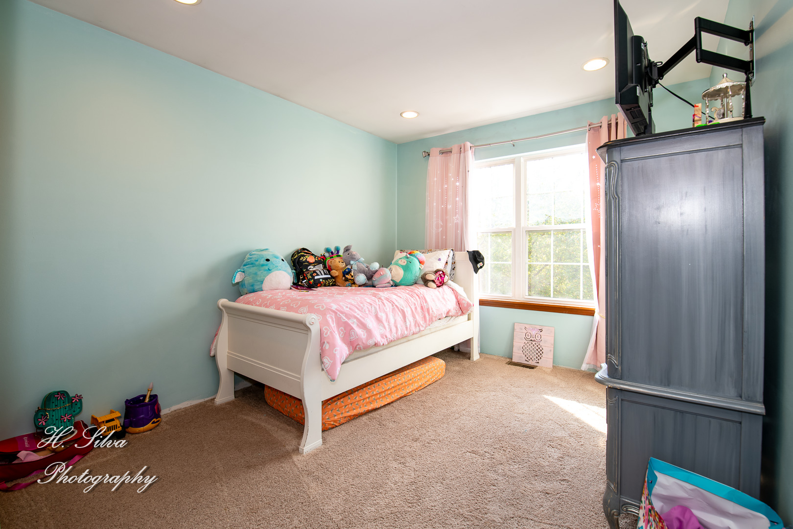9530 Rainsford Drive Huntley, IL 60142 - Photo 11 of 14 a bed room with a bed and a window