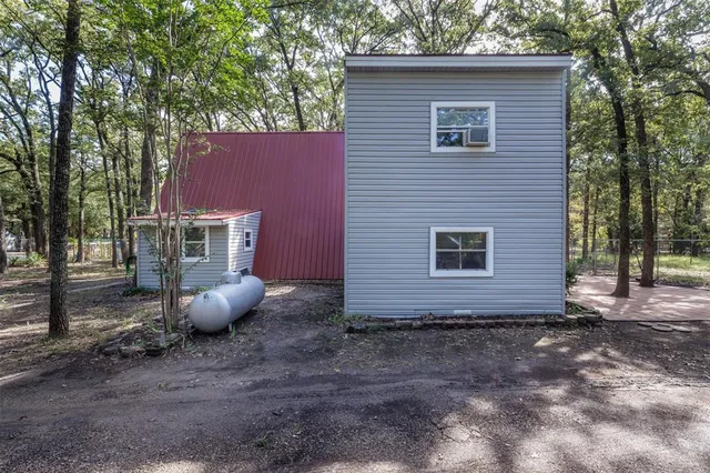 a view of a house with a backyard