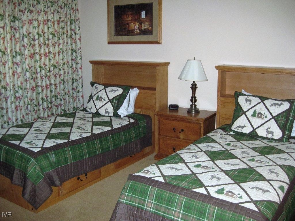 939 Wendy Lane Incline Village, NV 89451 - Photo 10 of 23 a bedroom with a bed and a dresser