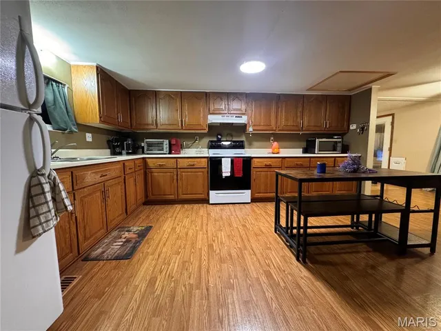 $190,000 | 14280 West Sunrise Lake Drive, De Soto, MO 63020