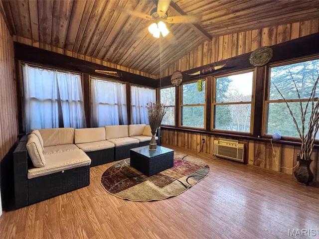 $190,000 | 14280 West Sunrise Lake Drive, De Soto, MO 63020