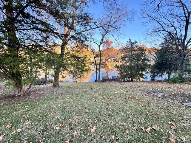 $190,000 | 14280 West Sunrise Lake Drive, De Soto, MO 63020