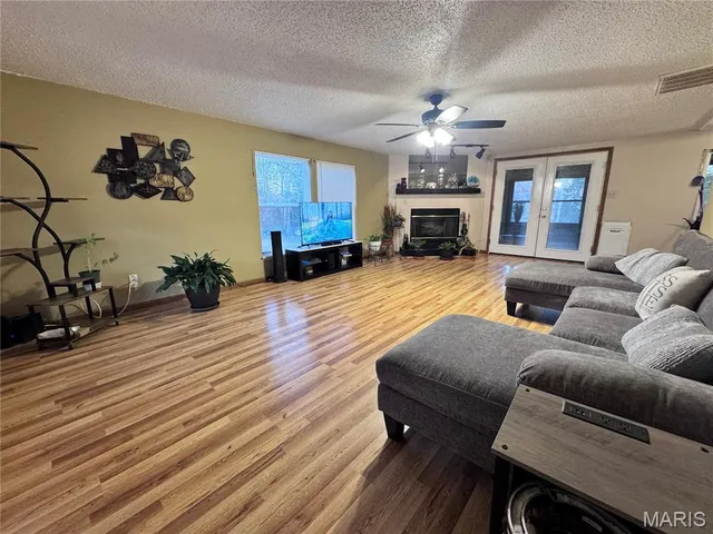 $190,000 | 14280 West Sunrise Lake Drive, De Soto, MO 63020