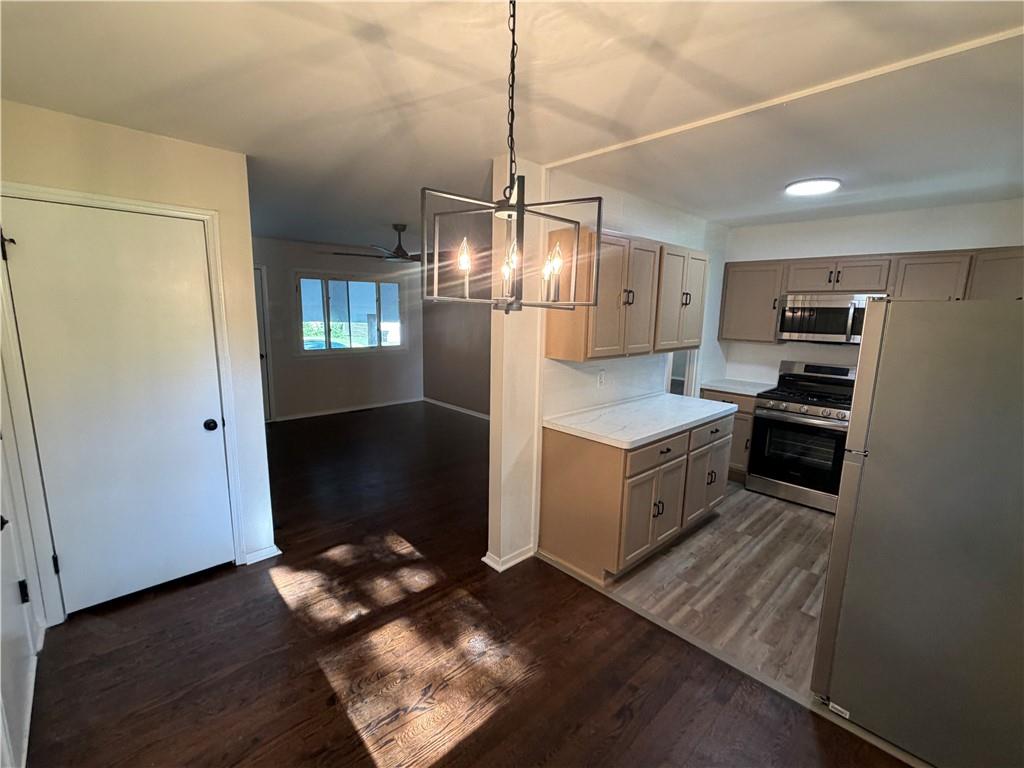 4016 South Spring Street Independence, MO 64055 - Photo 11 of 36