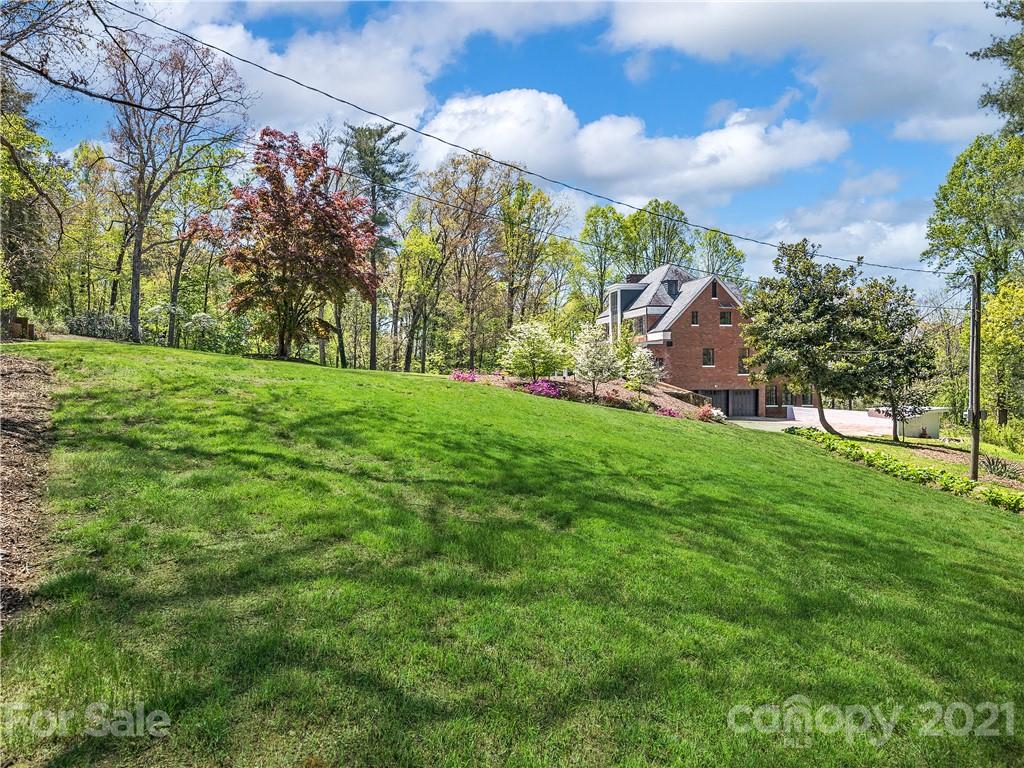 930 Country Club Road Asheville, NC 28804 - Photo 44 of 47 a view of a big yard