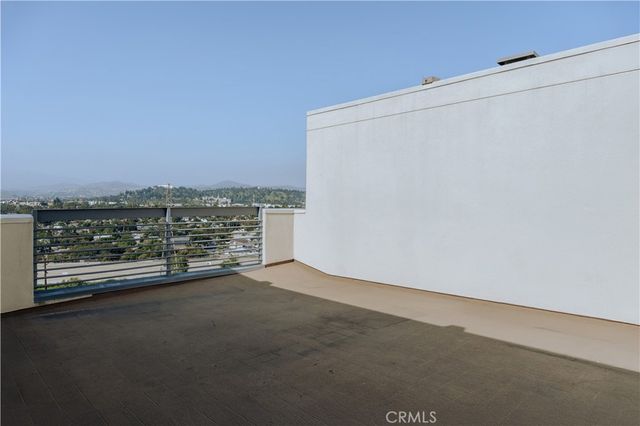 a view of a terrace with city view