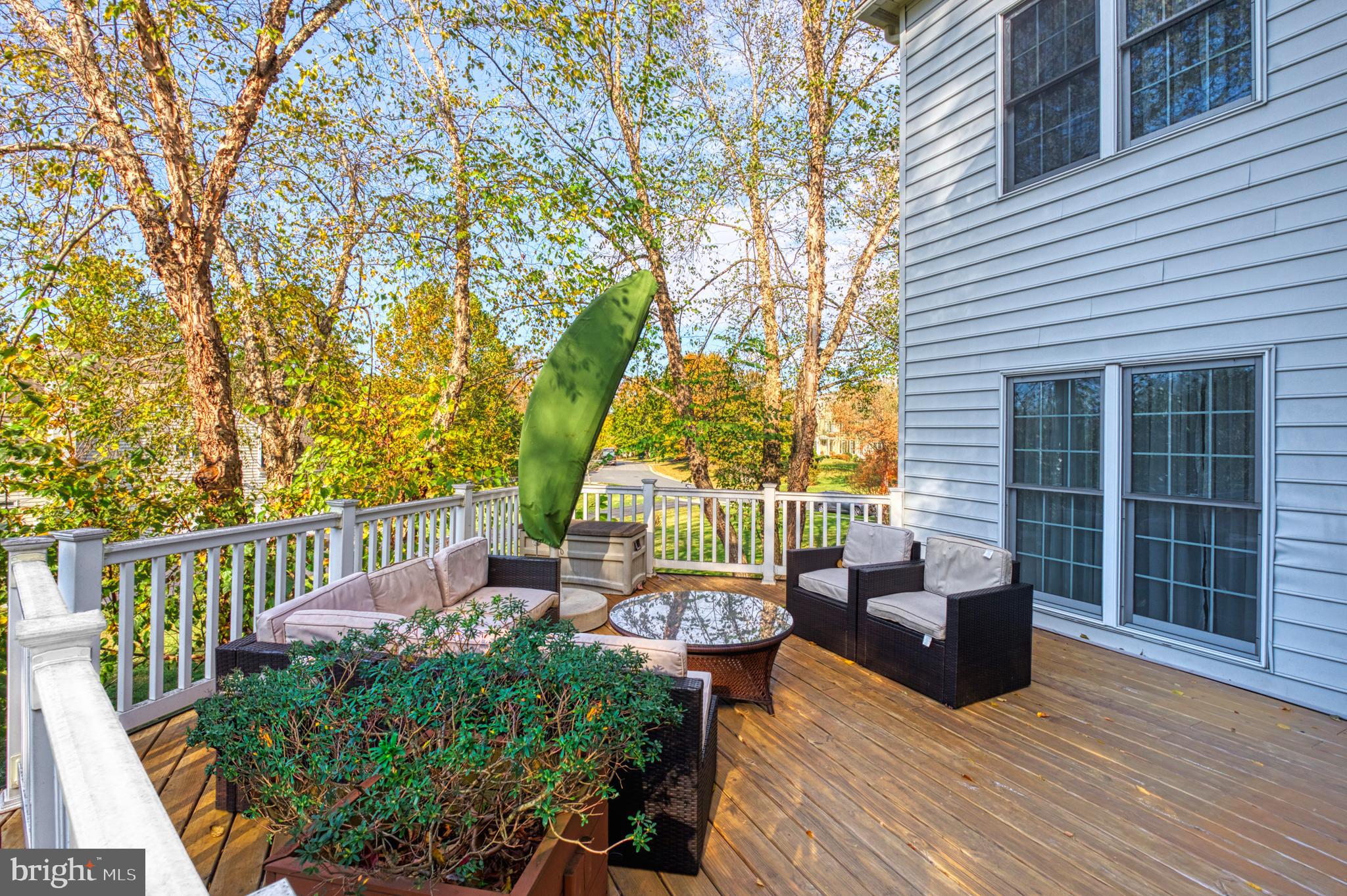 10409 Dunn Meadow Road Vienna, VA 22182 - Photo 8 of 34 Deck