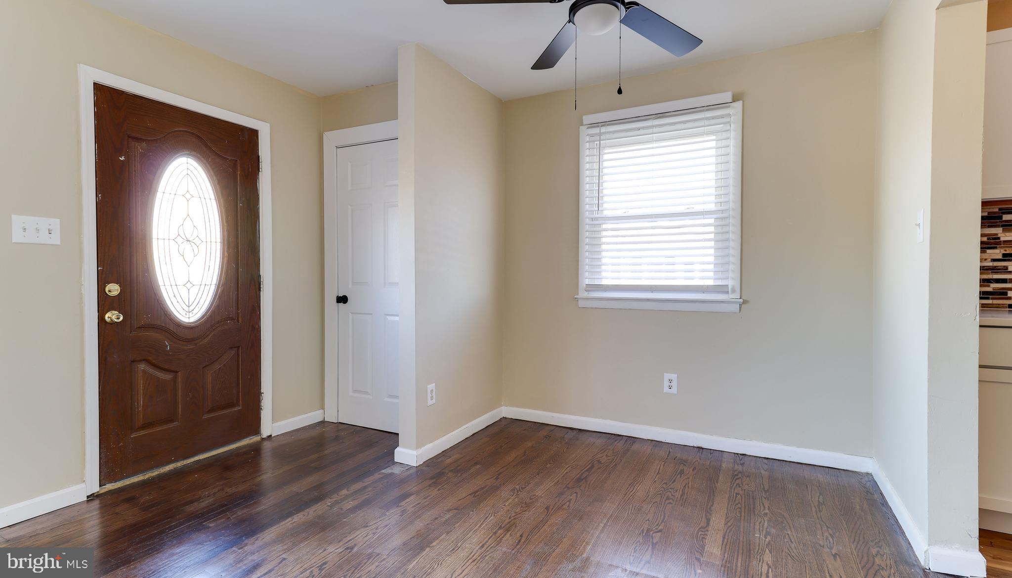 121 Nottingham Road Pennsville, NJ 08070 - Photo 13 of 14 an empty room with wooden floor mirror and windows