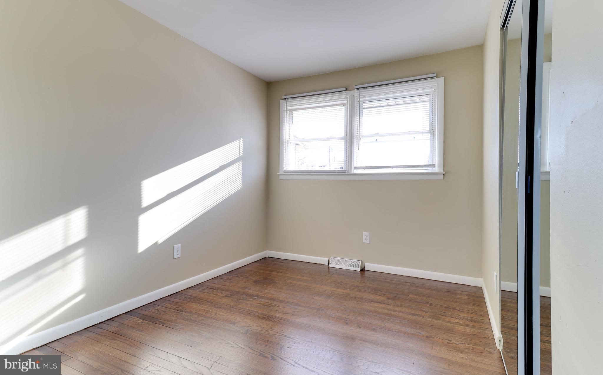121 Nottingham Road Pennsville, NJ 08070 - Photo 7 of 14 a view of empty room with wooden floor and fan