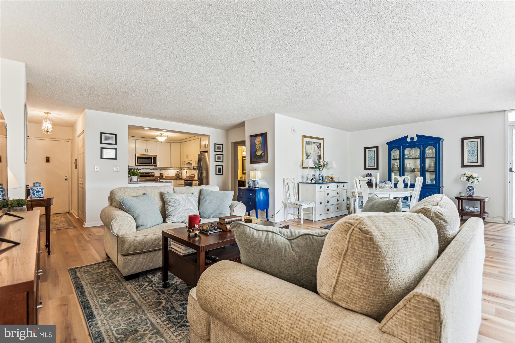 205 East Joppa Road, Unit 403 Baltimore, MD 21286 - Photo 12 of 51 Living Room