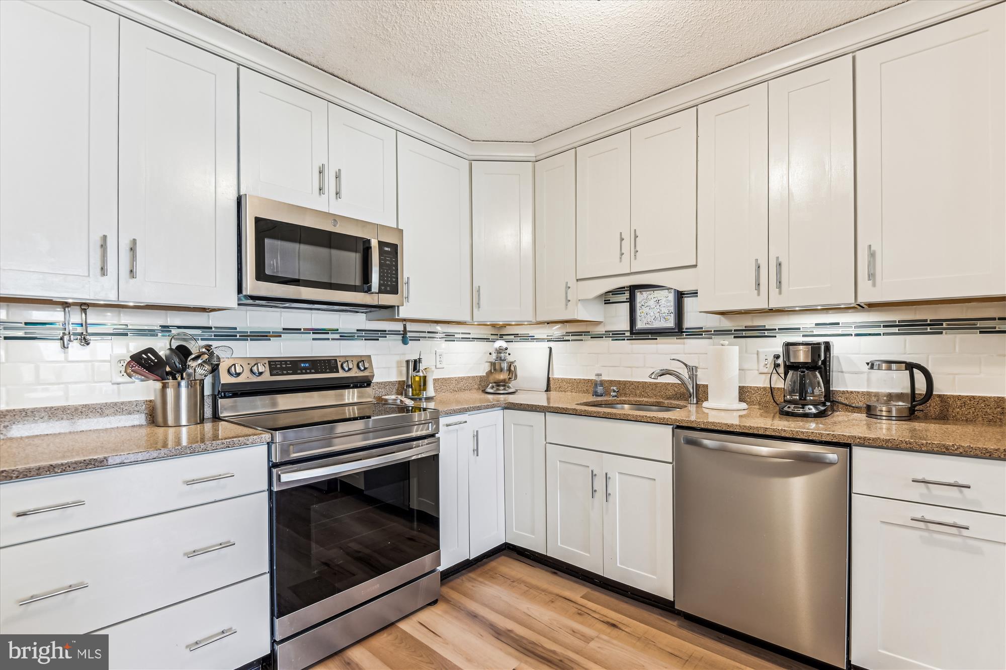 205 East Joppa Road, Unit 403 Baltimore, MD 21286 - Photo 3 of 51 Sparkling Kitchen!