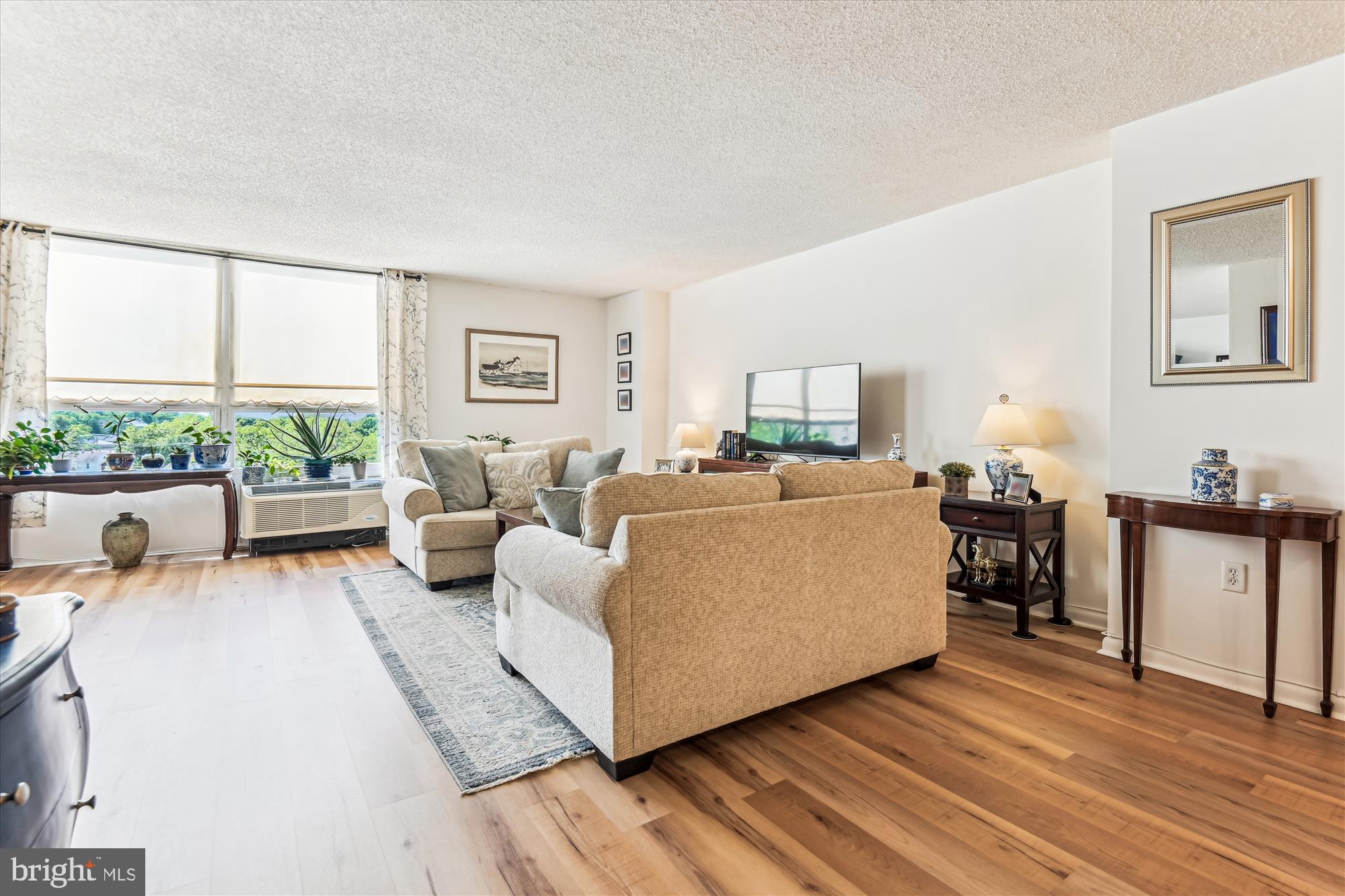 205 East Joppa Road, Unit 403 Baltimore, MD 21286 - Photo 38 of 51 Living Room