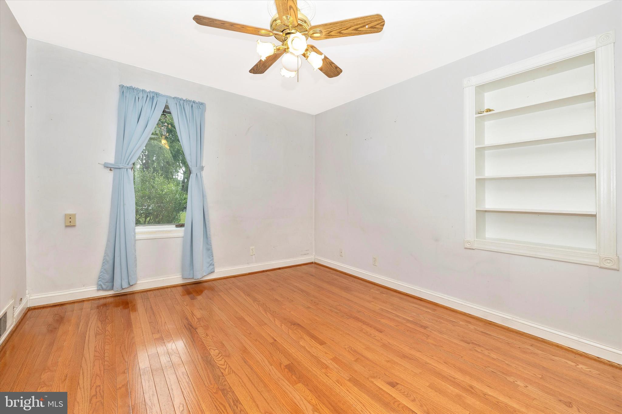 23911 Woodfield Road Gaithersburg, MD 20882 - Photo 23 of 49 third bedroom on main level