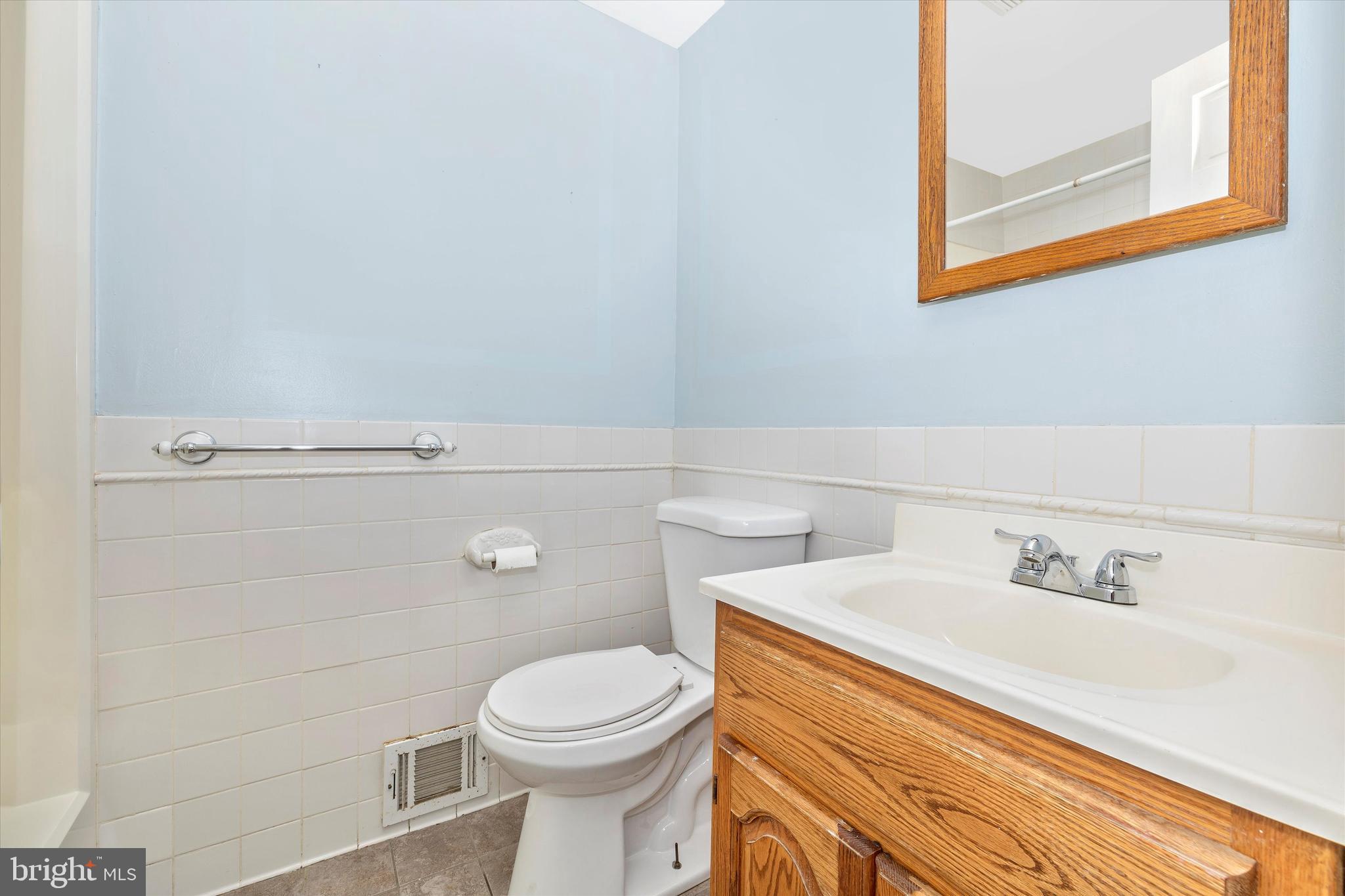23911 Woodfield Road Gaithersburg, MD 20882 - Photo 25 of 49 Hall bathroom