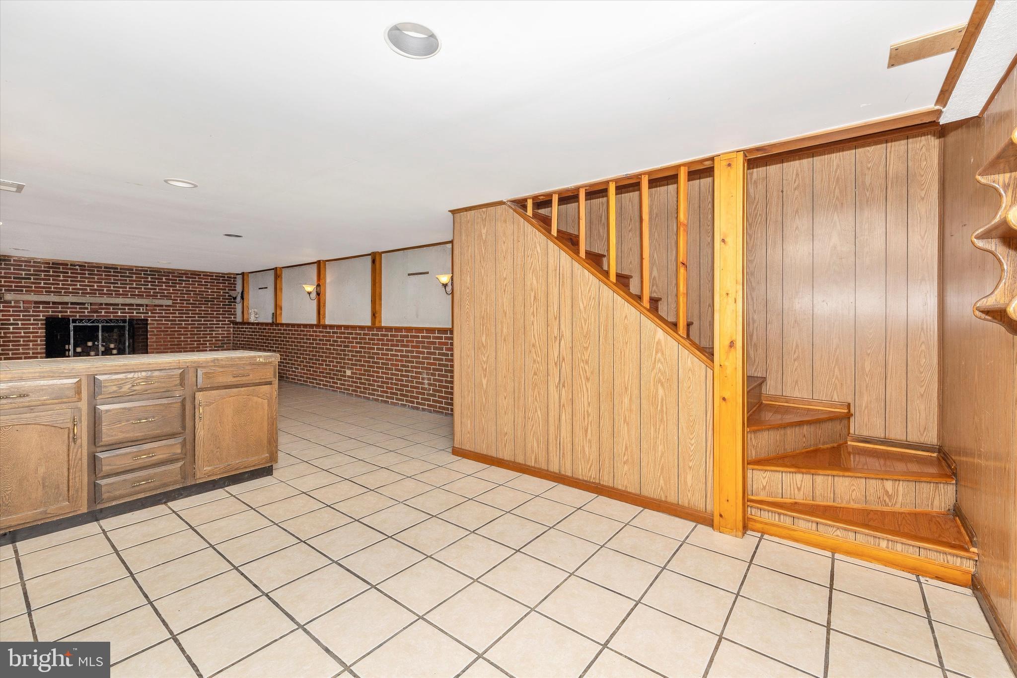 23911 Woodfield Road Gaithersburg, MD 20882 - Photo 29 of 49 Nice and bright