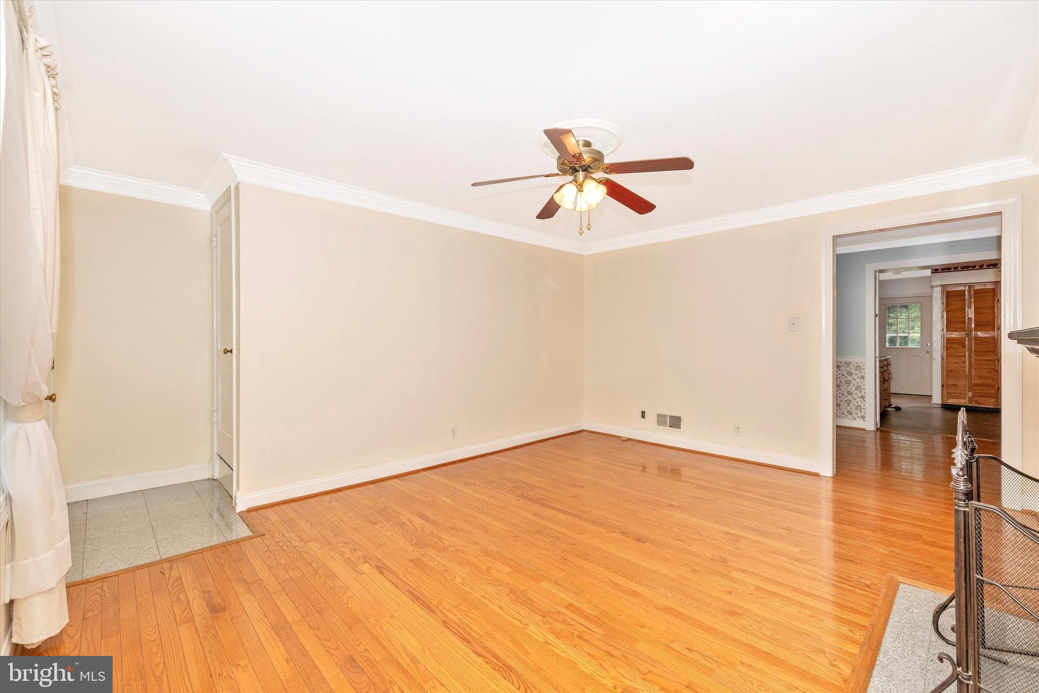 23911 Woodfield Road Gaithersburg, MD 20882 - Photo 9 of 49 Gallery Image 9