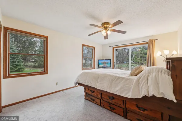 $425,000 | 30875 Montclair Drive, Lindstrom, MN 55045
