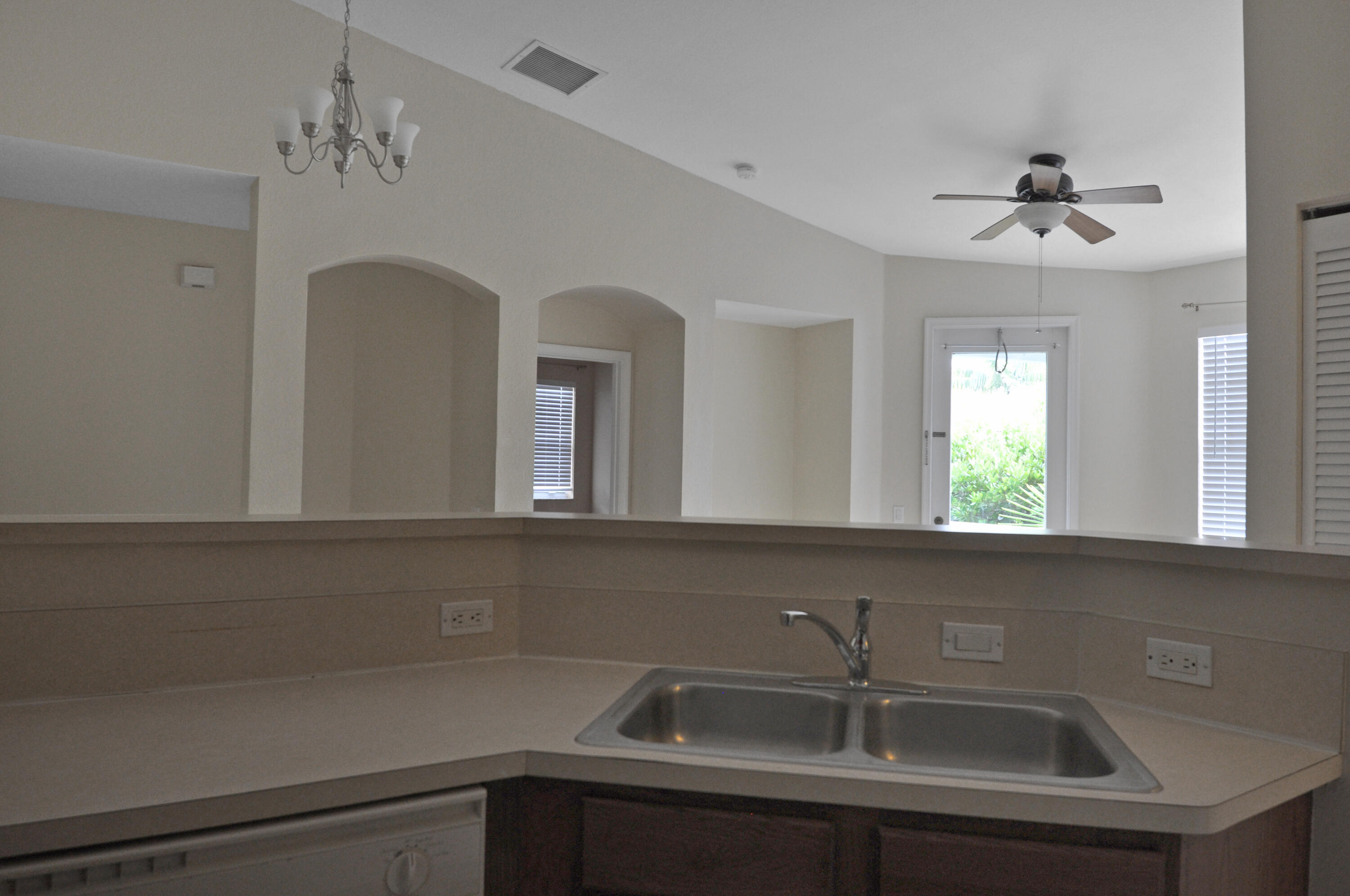 3217 Laurel Ridge Circle Riviera Beach, FL 33404 - Photo 12 of 24 DSC_0043-1