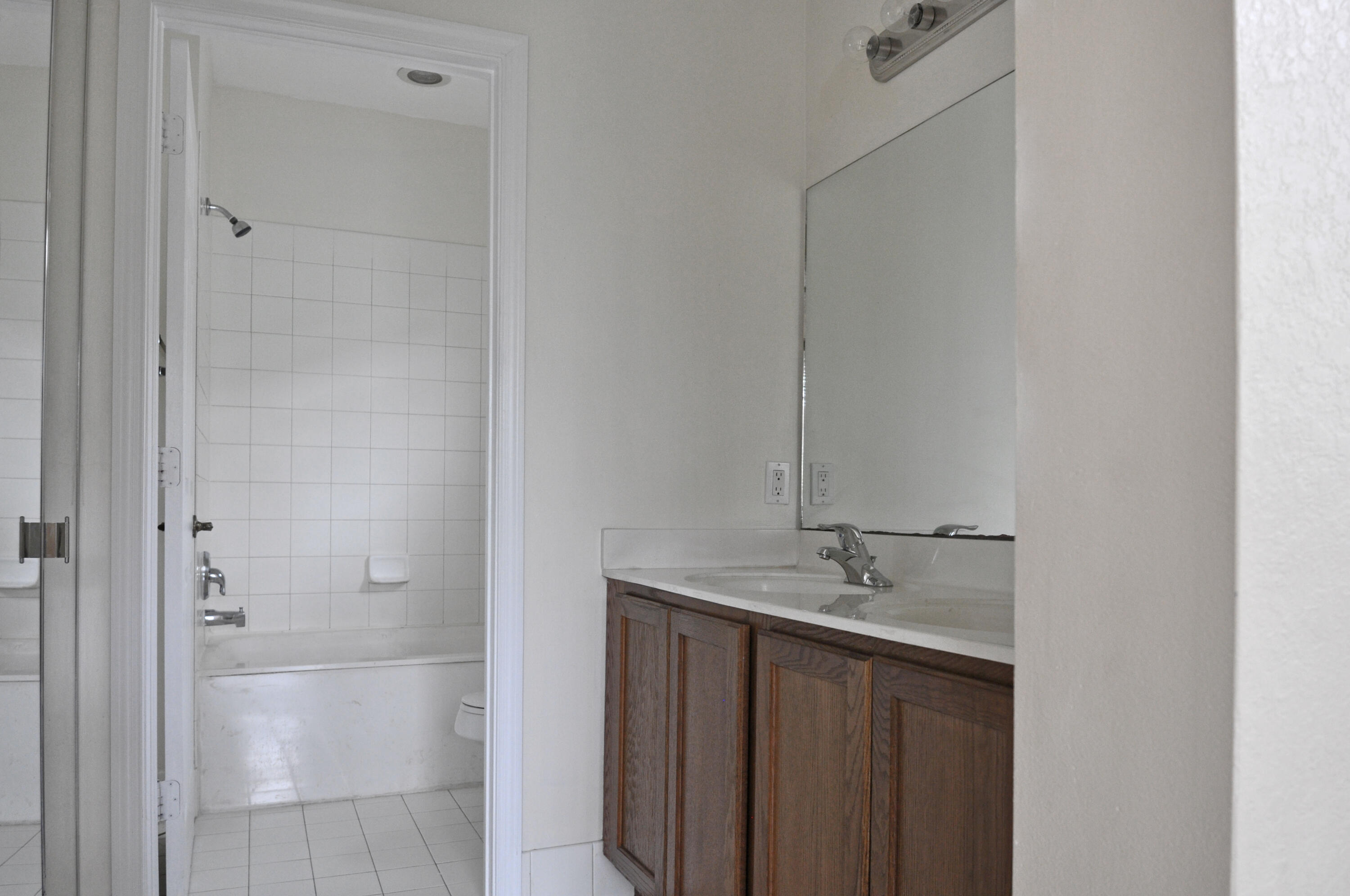3217 Laurel Ridge Circle Riviera Beach, FL 33404 - Photo 19 of 24 DSC_0050-1