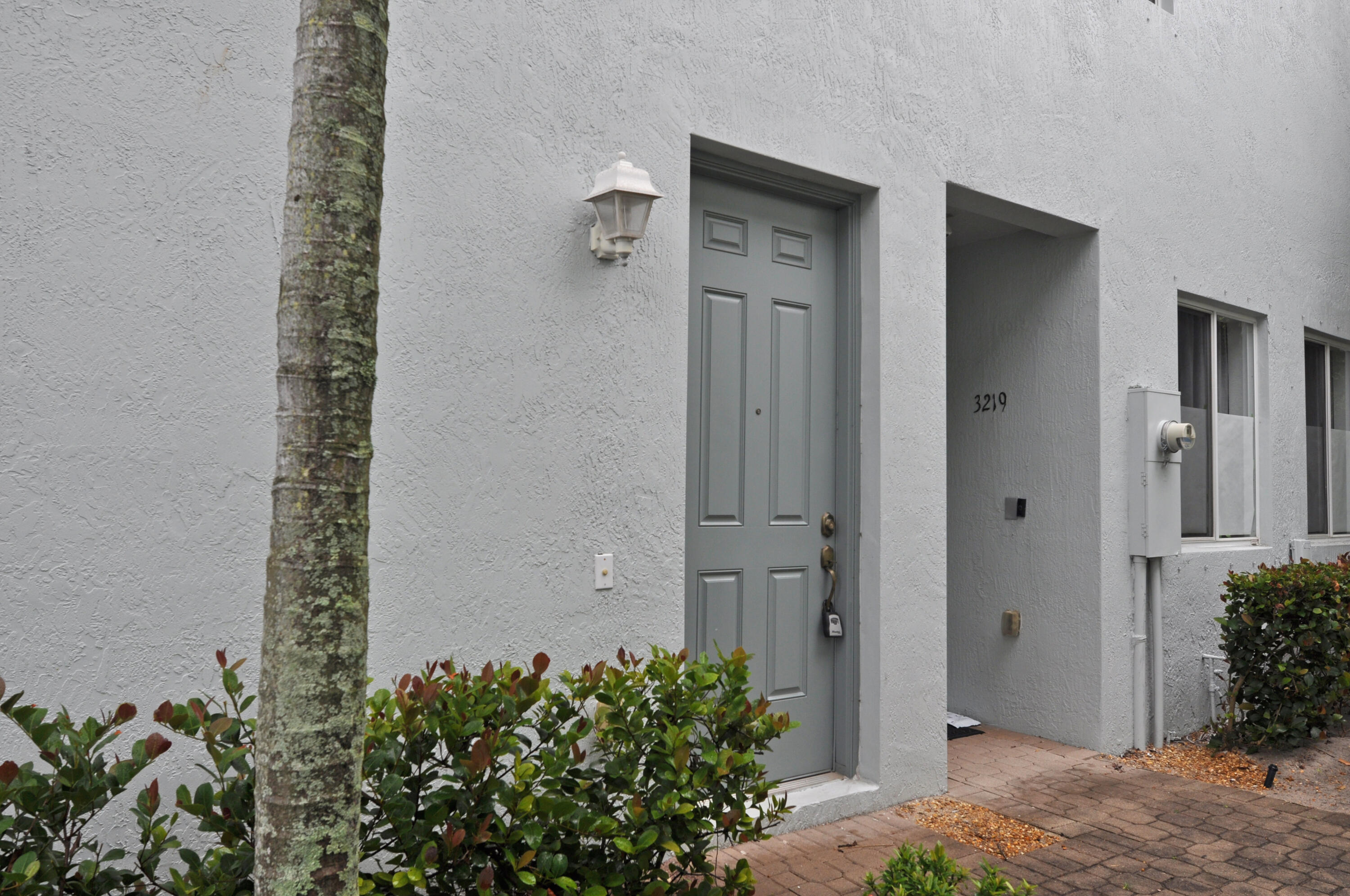 3217 Laurel Ridge Circle Riviera Beach, FL 33404 - Photo 3 of 24 DSC_0034-1