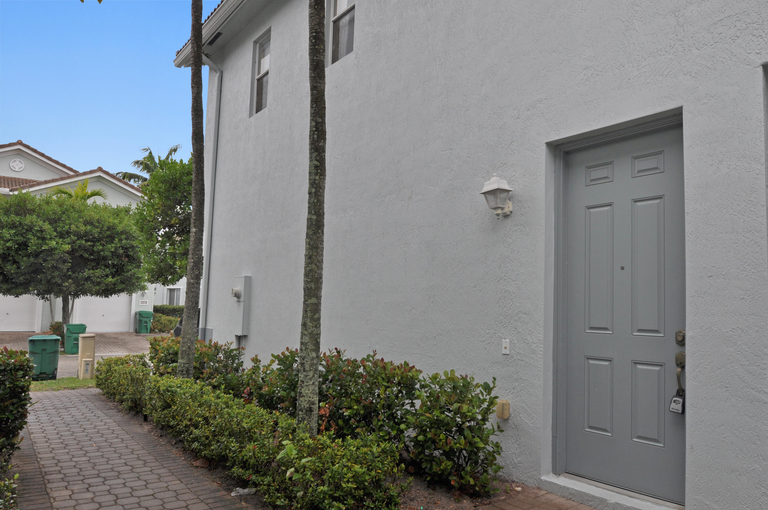 3217 Laurel Ridge Circle Riviera Beach, FL 33404 - Photo 4 of 24 DSC_0035-1