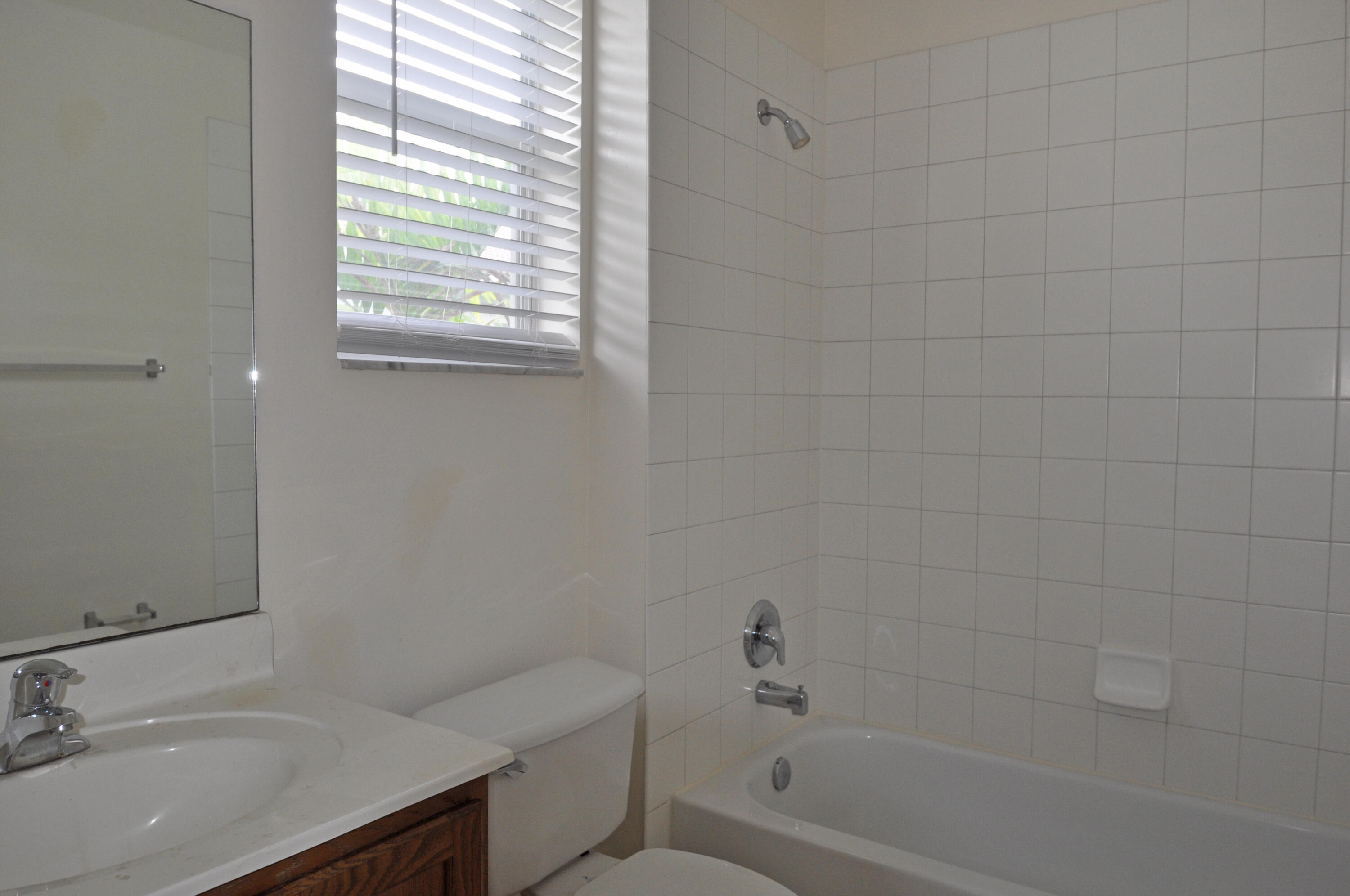 3217 Laurel Ridge Circle Riviera Beach, FL 33404 - Photo 8 of 24 DSC_0039-1