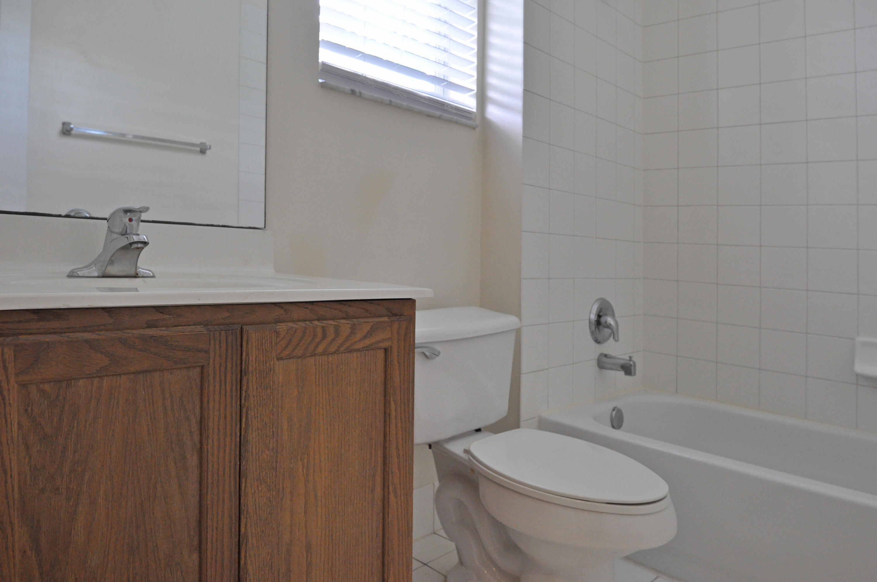 3217 Laurel Ridge Circle Riviera Beach, FL 33404 - Photo 9 of 24 DSC_0040-1