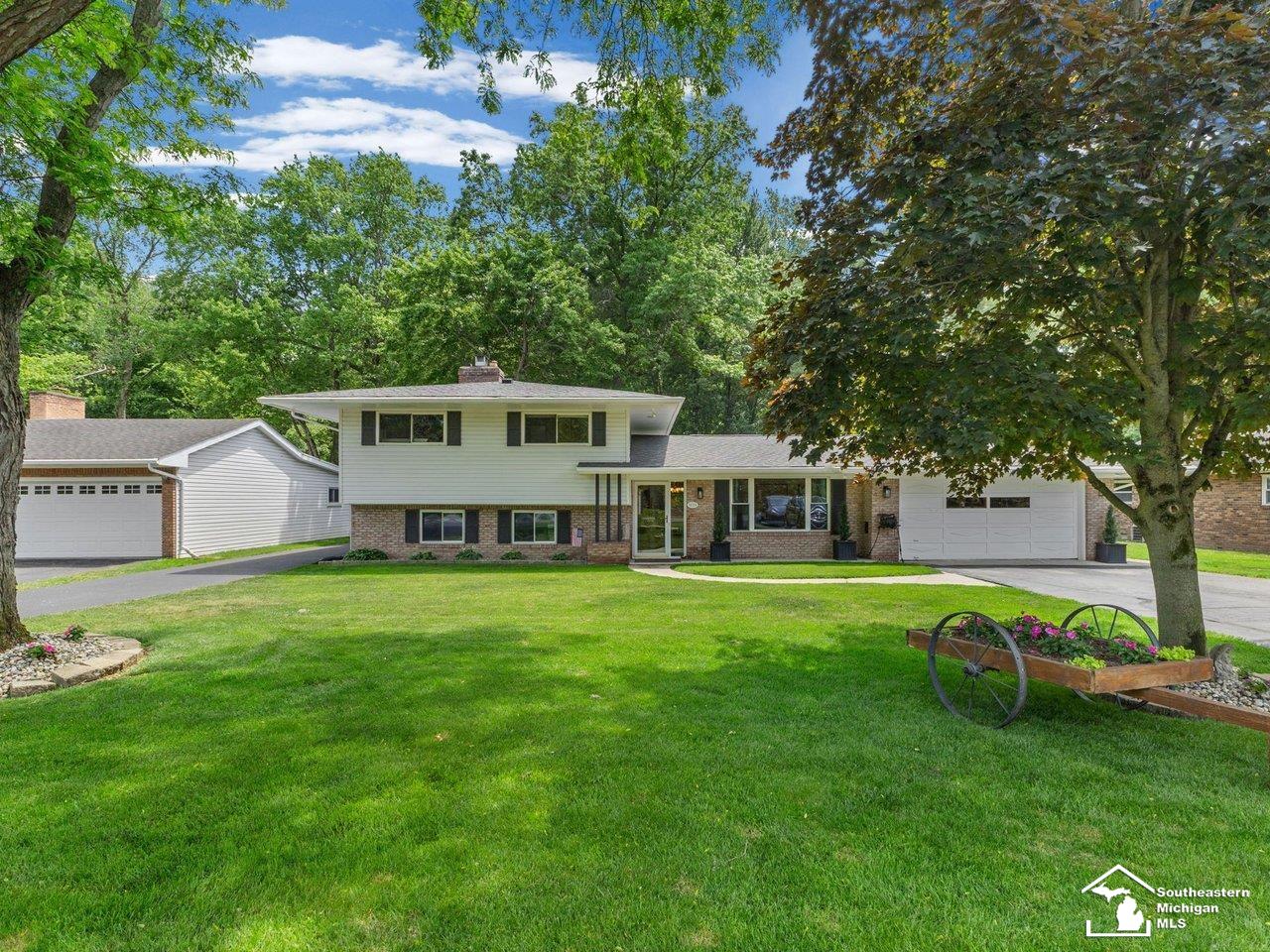 3119 West Dean Road Lambertville, MI 48144 - Photo 2 of 57