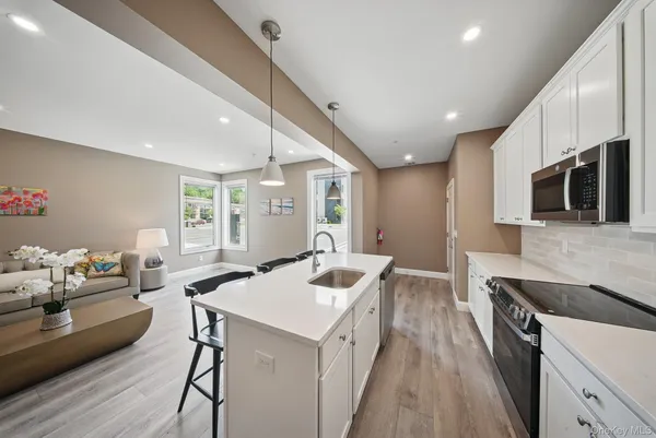 $2,300 | 6 Giada Lane, Unit 3, Middletown, NY 10940