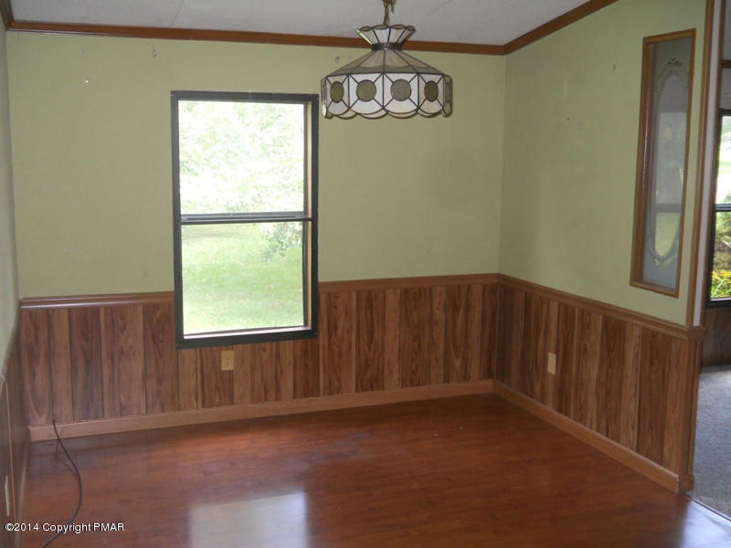 21 Deer Park Road Dallas, PA 18612 - Photo 11 of 22 dining Rm