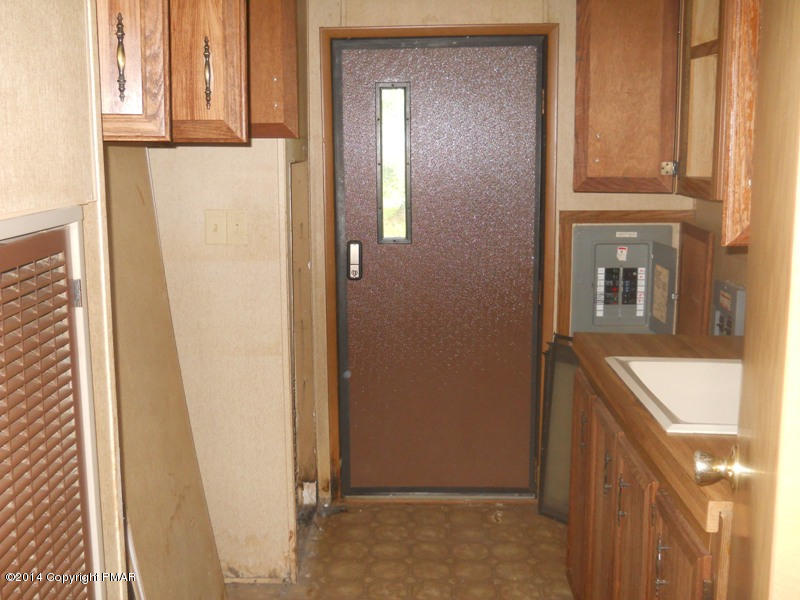 21 Deer Park Road Dallas, PA 18612 - Photo 18 of 22 Laundry Rm