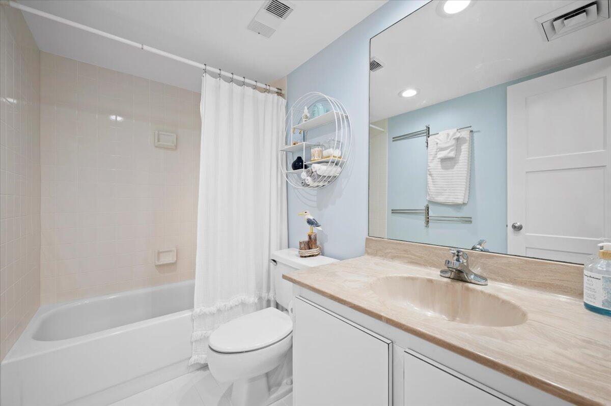 100 Ocean Trail Way, Unit 107 Jupiter, FL 33477 - Photo 19 of 34 Guest Bathroom