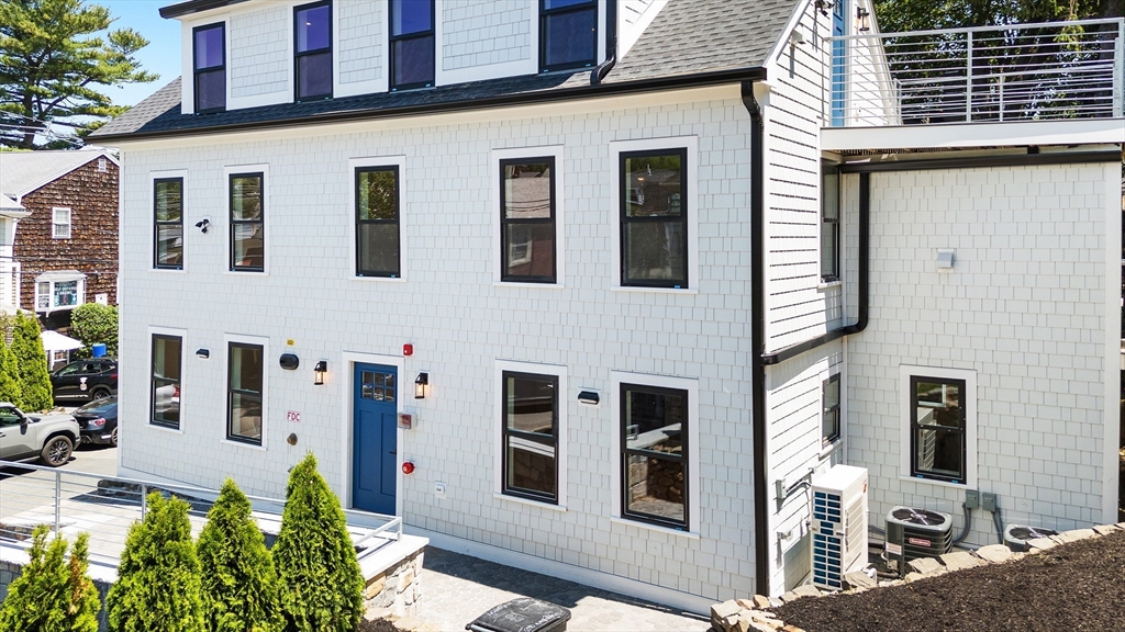290 Washington Street, Unit B Marblehead, MA 01945 - Photo 3 of 16