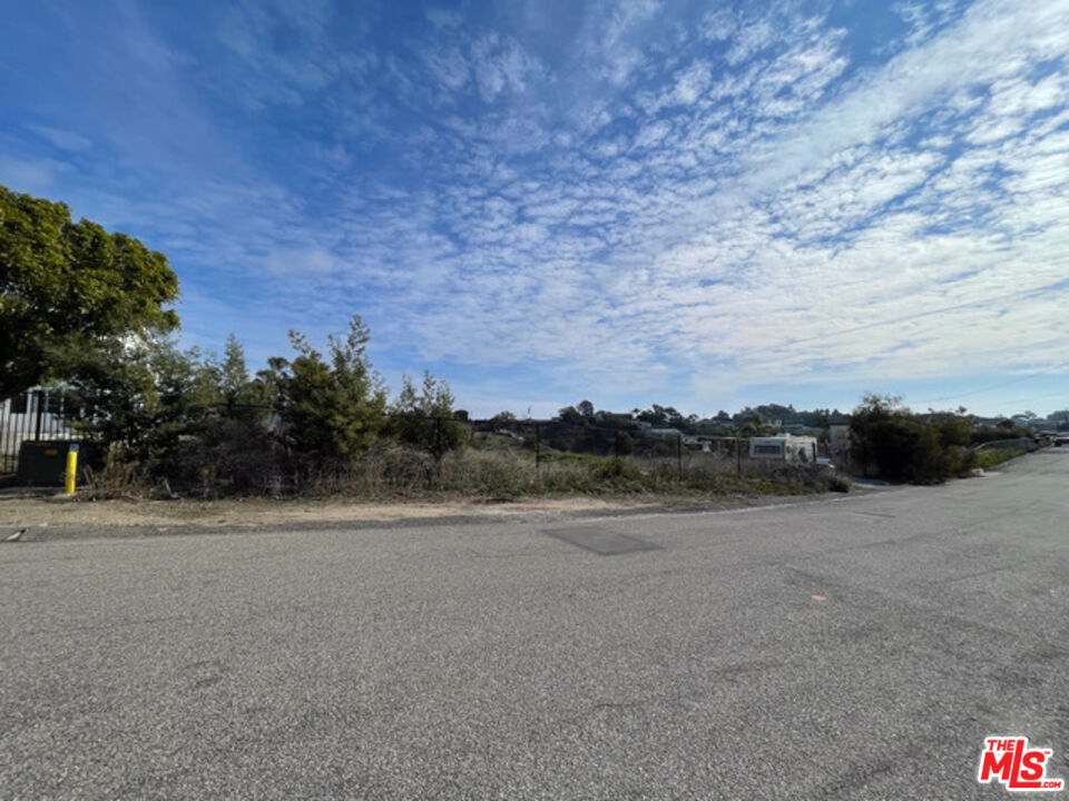 6660 Wandermere Road Malibu, CA 90265 - Photo 28 of 29 a view of lake and mountain view