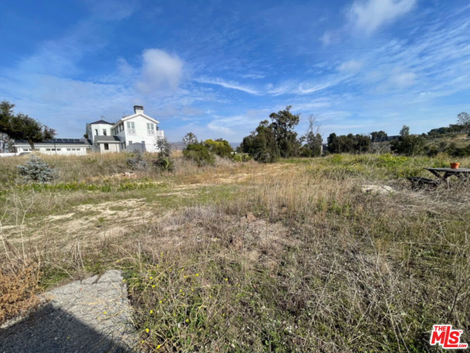 6660 Wandermere Road Malibu, CA 90265 - Photo 29 of 29 a view of a yard