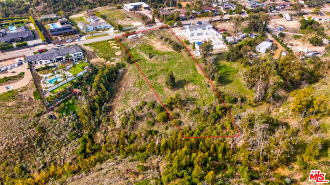 6660 Wandermere Road Malibu, CA 90265 - Photo 8 of 29 a view of residential buildings