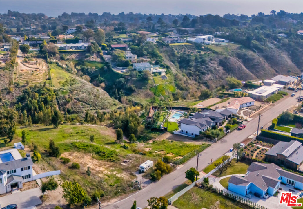 6660 Wandermere Road Malibu, CA 90265 - Photo 9 of 29 a view of a city