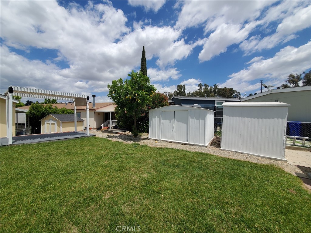 27361 Sierra Highway, Unit 19 Canyon Country, CA 91351 - Photo 5 of 26 a view of a terrace