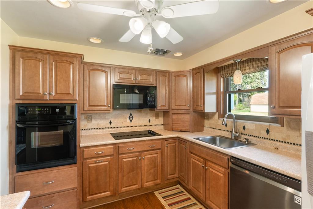 232 Lenore Drive McKees Rocks, PA 15136 - Photo 14 of 32