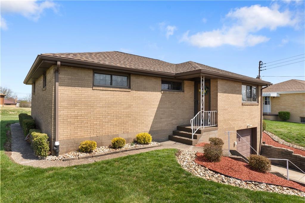 232 Lenore Drive McKees Rocks, PA 15136 - Photo 4 of 32