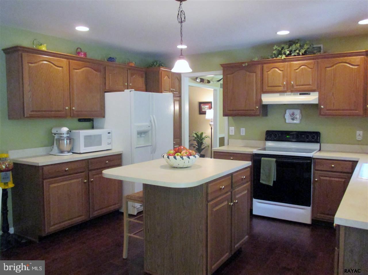 139 Meadow Road York, PA 17406 - Photo 12 of 35 Gallery Image 12