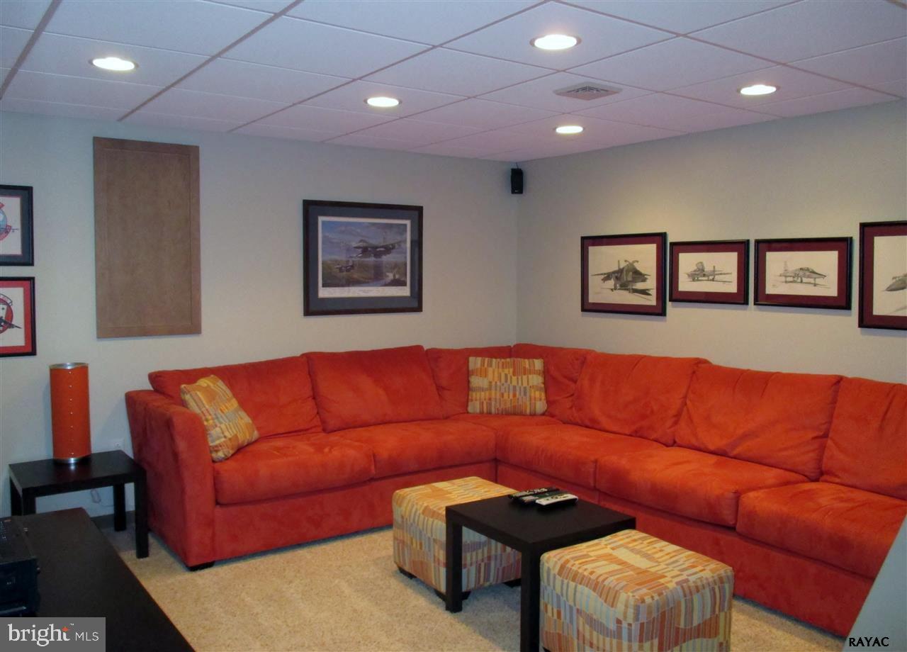 139 Meadow Road York, PA 17406 - Photo 28 of 35 Gallery Image 28