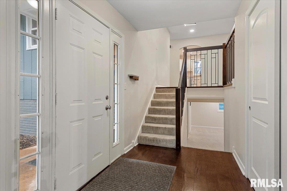 2 Interlacken Road Springfield, IL 62704 - Photo 3 of 35