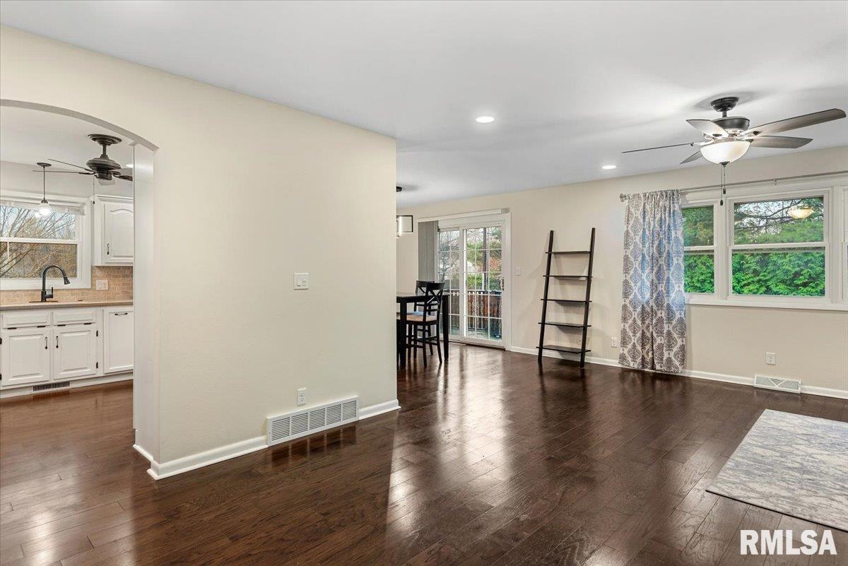 2 Interlacken Road Springfield, IL 62704 - Photo 4 of 35
