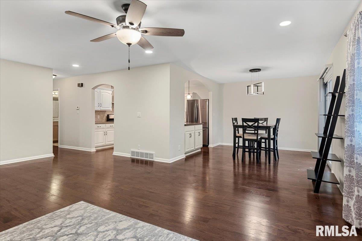 2 Interlacken Road Springfield, IL 62704 - Photo 7 of 35