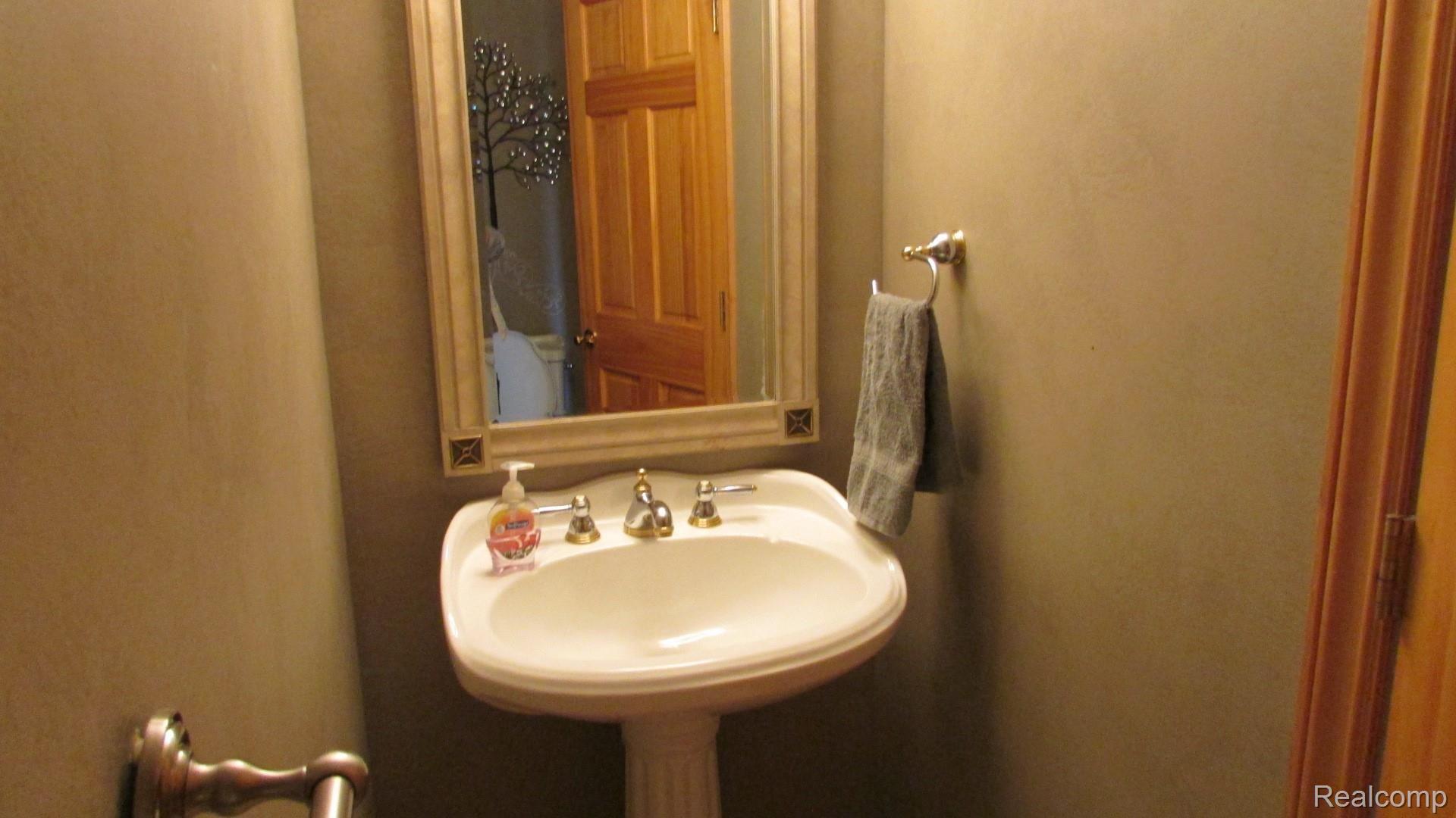 680 North Cedar Road Fowlerville, MI 48836 - Photo 6 of 46 5_680.JPG