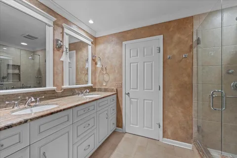 $725,000 | 8 Warrington Drive, Lake Bluff, IL 60044